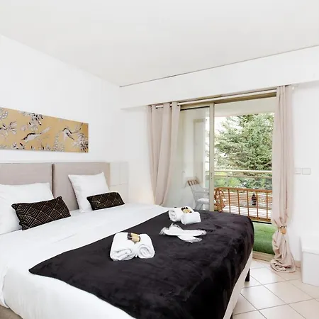 Select Yourhosthelper *