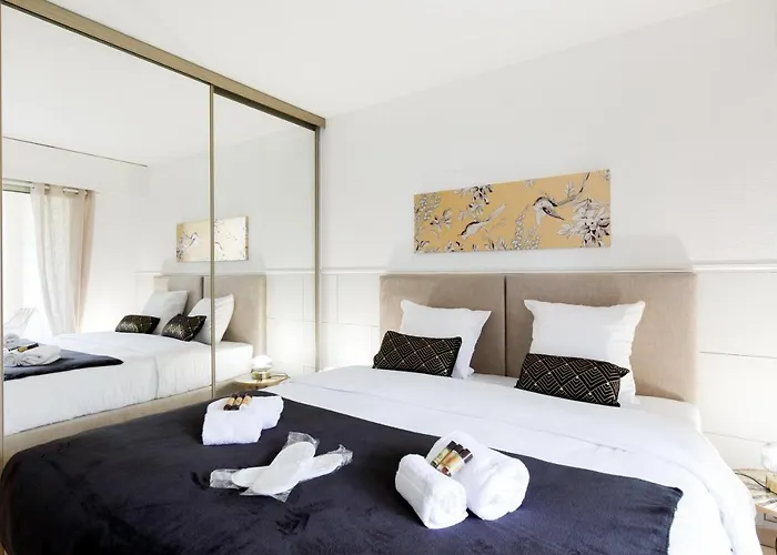 Select Yourhosthelper Apartman *