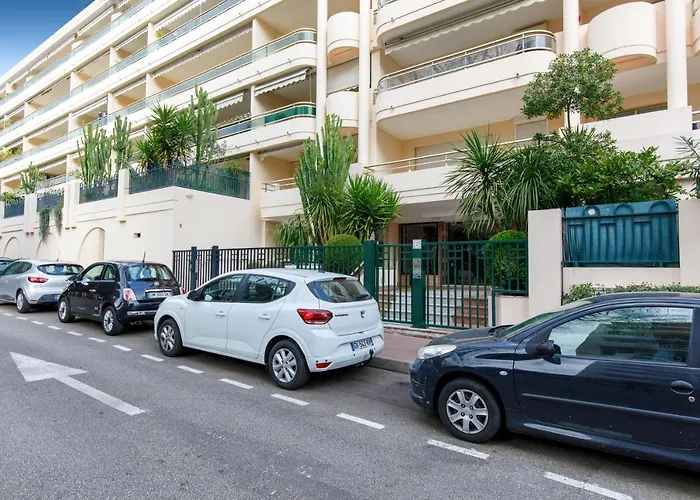 Select Yourhosthelper Apartman *