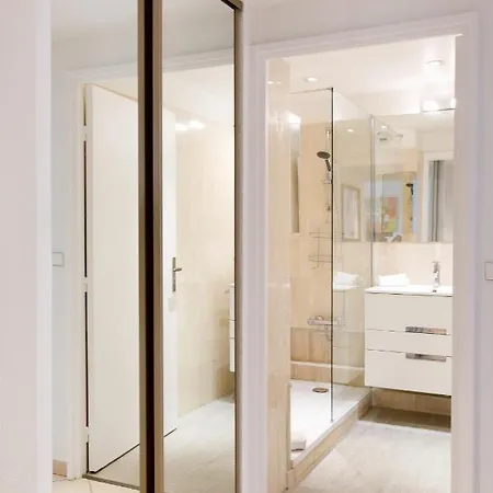 Select Yourhosthelper *